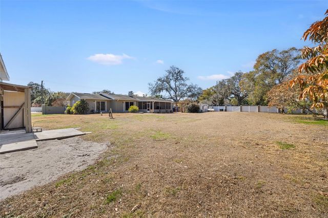 3909 HUDSON LANE, Tampa, FL 33618