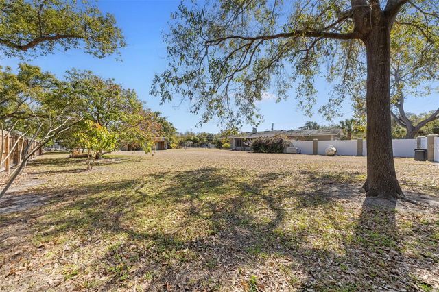 3909 HUDSON LANE, Tampa, FL 33618