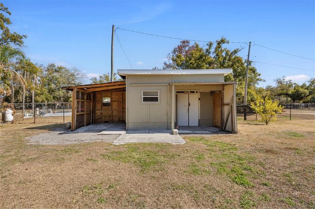 3909 HUDSON LANE, Tampa, FL 33618