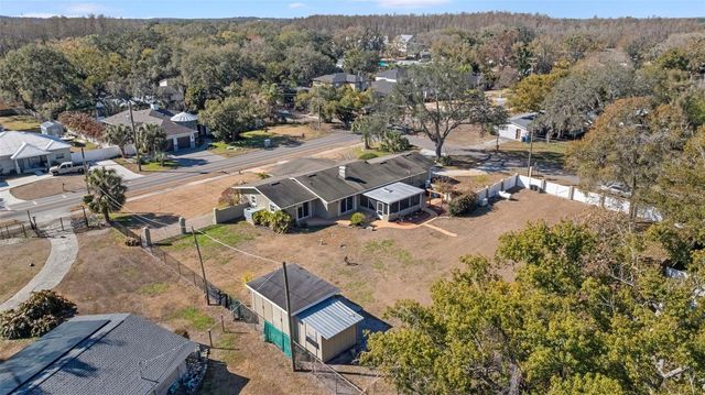 3909 HUDSON LANE, Tampa, FL 33618