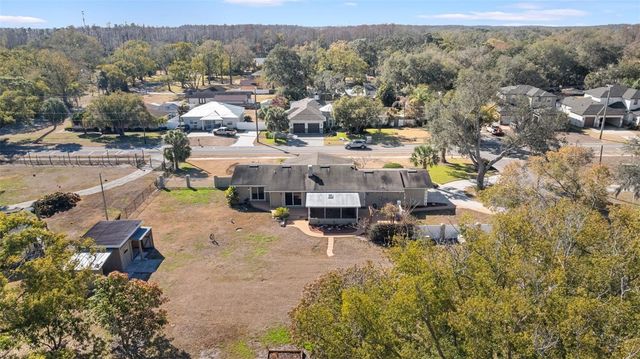 3909 HUDSON LANE, Tampa, FL 33618