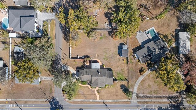 3909 HUDSON LANE, Tampa, FL 33618