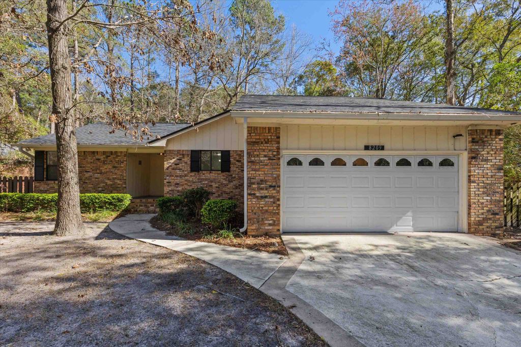 8209 Bridge Water Trail, Tallahassee, FL 32312