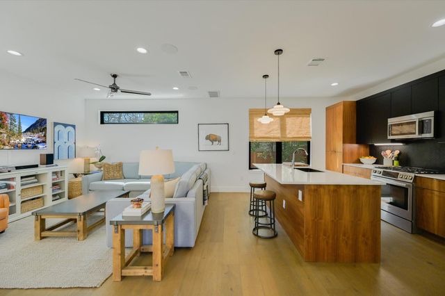 907 Redd ST 2, Austin, TX 78745