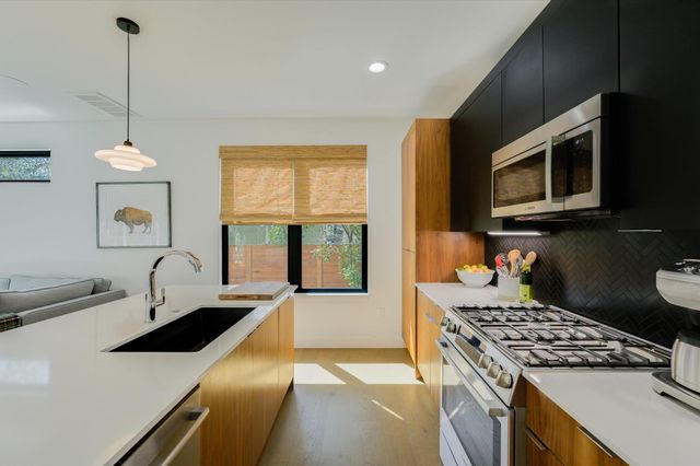 907 Redd ST 2, Austin, TX 78745