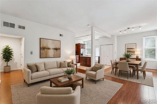 4324 W Pine Boulevard A, St Louis, MO 63108