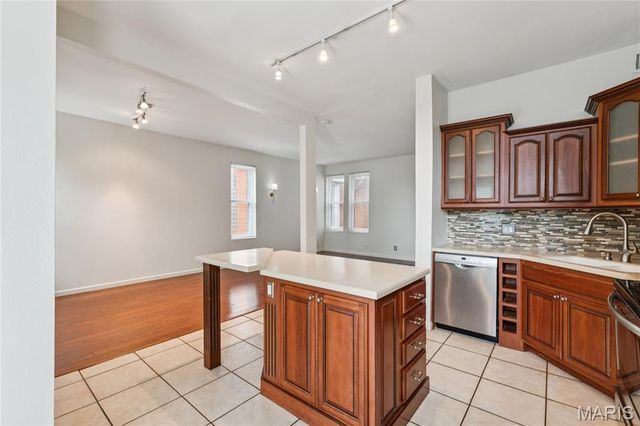 4324 W Pine Boulevard A, St Louis, MO 63108