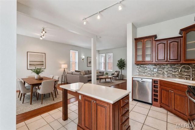 4324 W Pine Boulevard A, St Louis, MO 63108