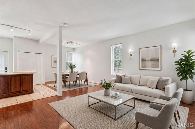 4324 W Pine Boulevard A, St Louis, MO 63108