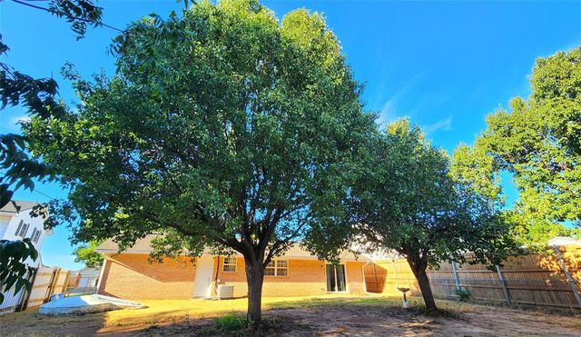720 Briarcrest Drive, Midwest City, OK 73110