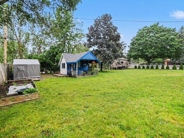1202 Woodlawn Avenue, Grand Haven, MI 49417