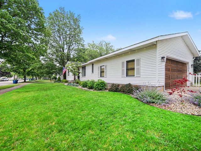 1202 Woodlawn Avenue, Grand Haven, MI 49417