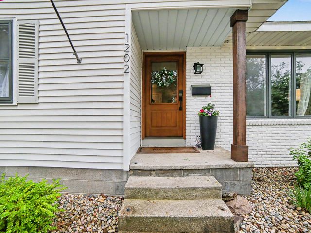 1202 Woodlawn Avenue, Grand Haven, MI 49417