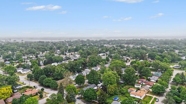 1202 Woodlawn Avenue, Grand Haven, MI 49417