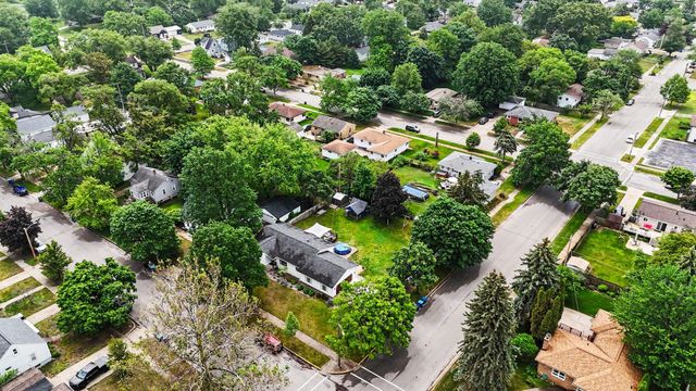 1202 Woodlawn Avenue, Grand Haven, MI 49417