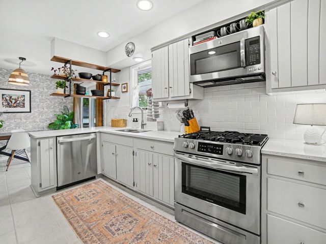 1202 Woodlawn Avenue, Grand Haven, MI 49417