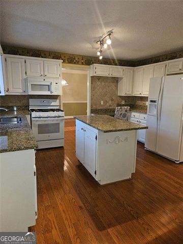 3145 Oak Meadow Drive, Snellville, GA 30078