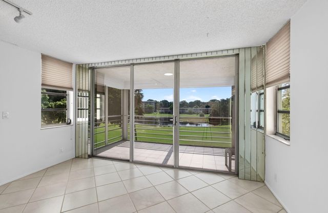 802 CYPRESS GROVE Lane 309, Pompano Beach, FL 33069