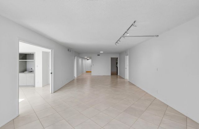 802 CYPRESS GROVE Lane 309, Pompano Beach, FL 33069
