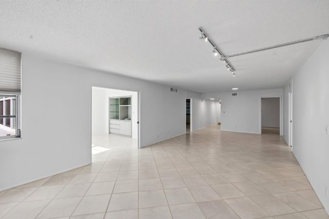 802 CYPRESS GROVE Lane 309, Pompano Beach, FL 33069