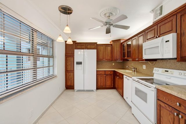 802 CYPRESS GROVE Lane 309, Pompano Beach, FL 33069