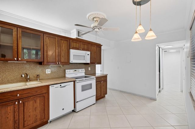 802 CYPRESS GROVE Lane 309, Pompano Beach, FL 33069