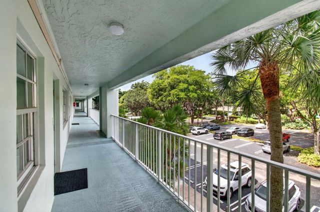 802 CYPRESS GROVE Lane 309, Pompano Beach, FL 33069