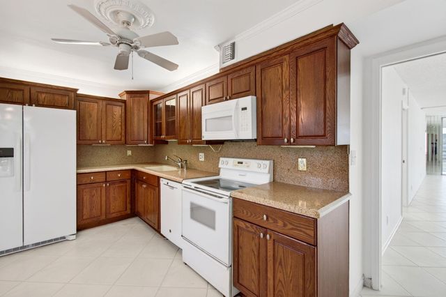 802 CYPRESS GROVE Lane 309, Pompano Beach, FL 33069