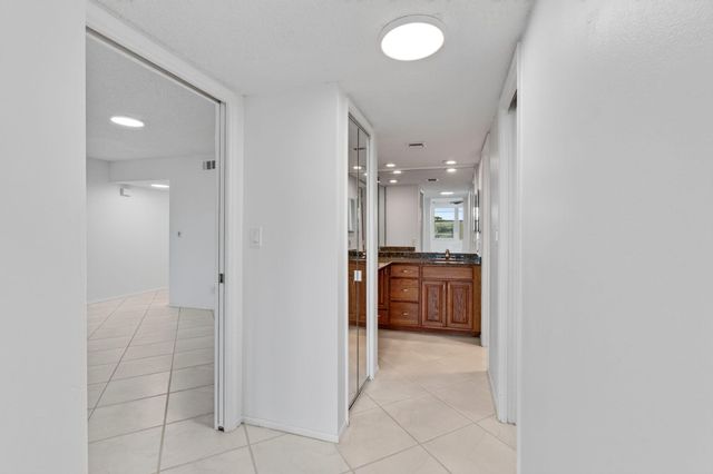 802 CYPRESS GROVE Lane 309, Pompano Beach, FL 33069