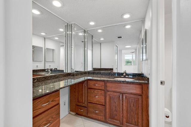 802 CYPRESS GROVE Lane 309, Pompano Beach, FL 33069