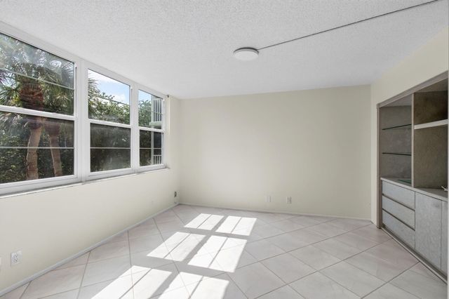 802 CYPRESS GROVE Lane 309, Pompano Beach, FL 33069