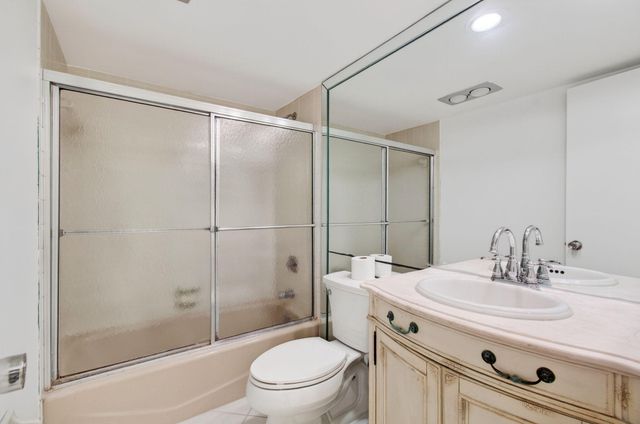 802 CYPRESS GROVE Lane 309, Pompano Beach, FL 33069