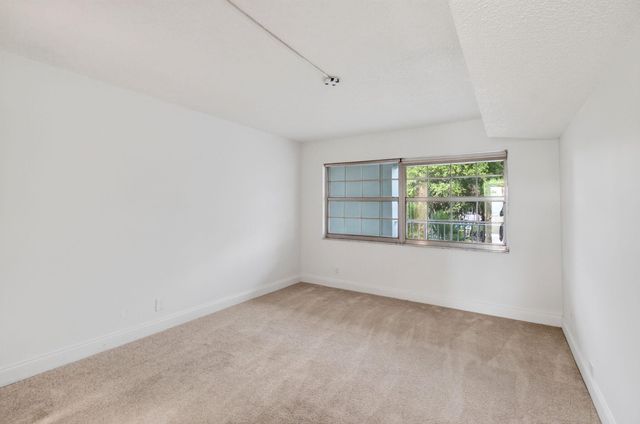 802 CYPRESS GROVE Lane 309, Pompano Beach, FL 33069