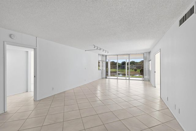 802 CYPRESS GROVE Lane 309, Pompano Beach, FL 33069