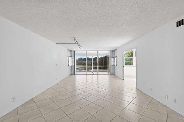 802 CYPRESS GROVE Lane 309, Pompano Beach, FL 33069