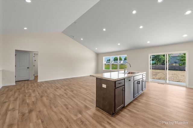 715 Apple Valley Road, Harvard, IL 60033