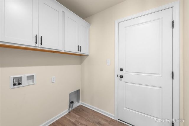 715 Apple Valley Road, Harvard, IL 60033