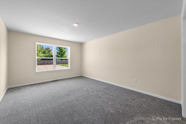 715 Apple Valley Road, Harvard, IL 60033