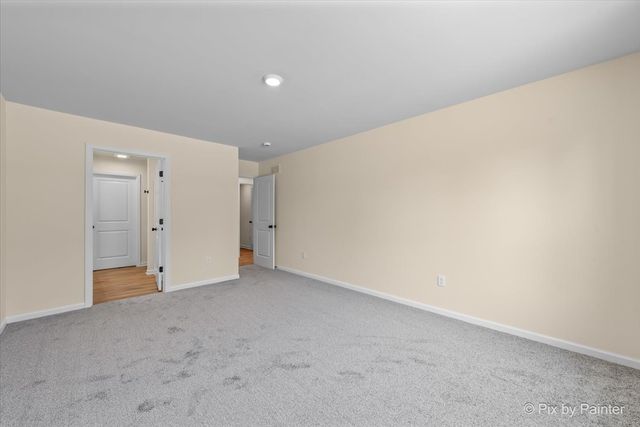 715 Apple Valley Road, Harvard, IL 60033