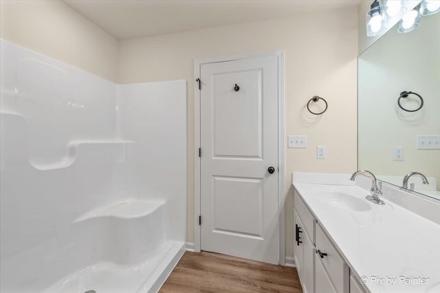 715 Apple Valley Road, Harvard, IL 60033