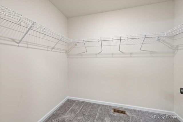 715 Apple Valley Road, Harvard, IL 60033