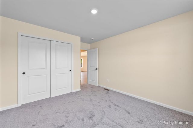 715 Apple Valley Road, Harvard, IL 60033