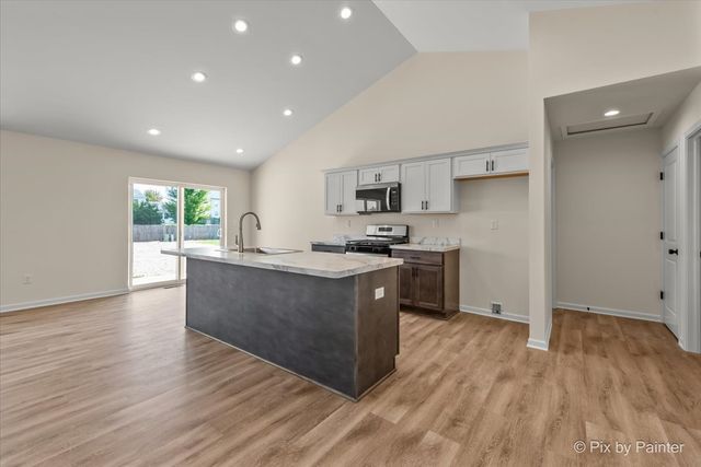 715 Apple Valley Road, Harvard, IL 60033