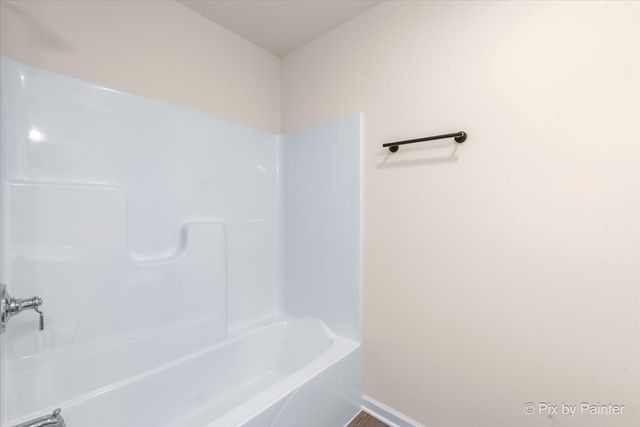 715 Apple Valley Road, Harvard, IL 60033