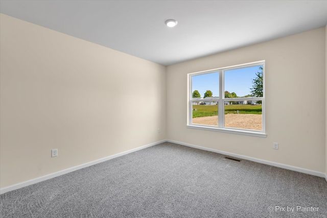 715 Apple Valley Road, Harvard, IL 60033