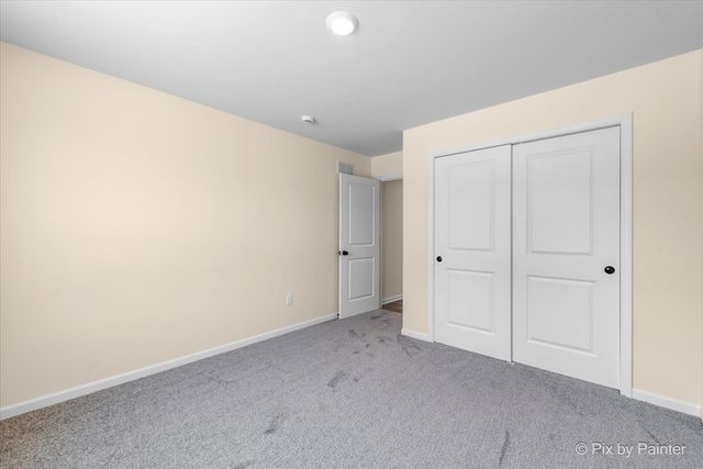 715 Apple Valley Road, Harvard, IL 60033