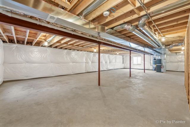 715 Apple Valley Road, Harvard, IL 60033