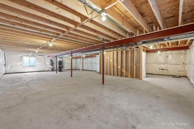 715 Apple Valley Road, Harvard, IL 60033