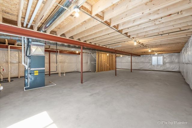 715 Apple Valley Road, Harvard, IL 60033