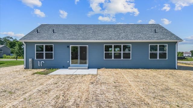 715 Apple Valley Road, Harvard, IL 60033